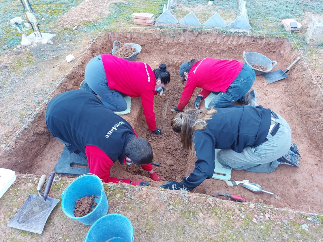 ArqueoAntro halla en dos excavaciones en Aguaviva y Albarracín los restos de más de una decena de represaliados