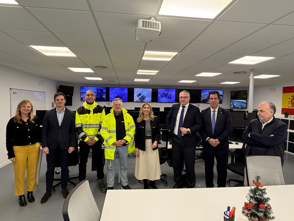 El director de la Agencia Espacial Española visita  el Aeropuerto de Teruel