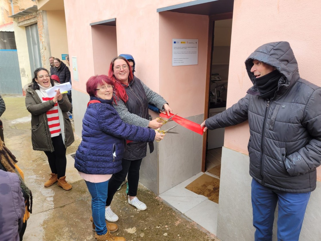 Los vecinos de Monforte  de Moyuela ya disponen de un multiservicio rural