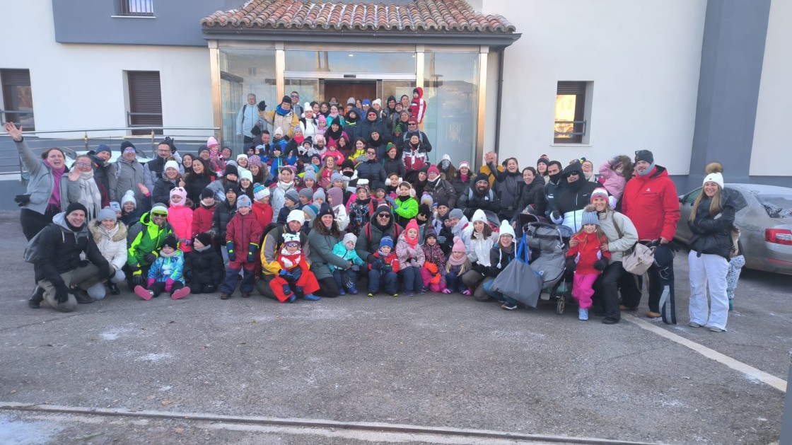 70 niños de Catarroja se olvidan unos días del lodo de la dana en el oasis blanco de Alcalá