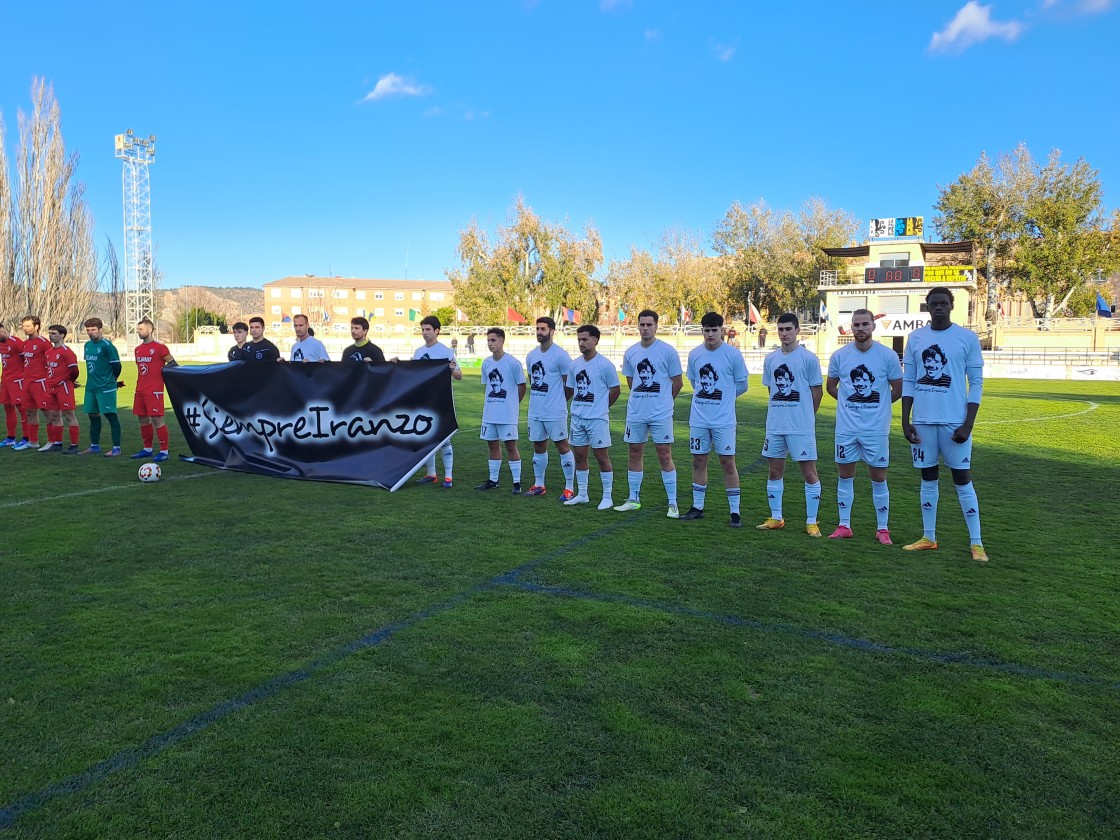 El Andorra CF guarda un minuto de silencio en el séptimo aniversario del crimen de Feher