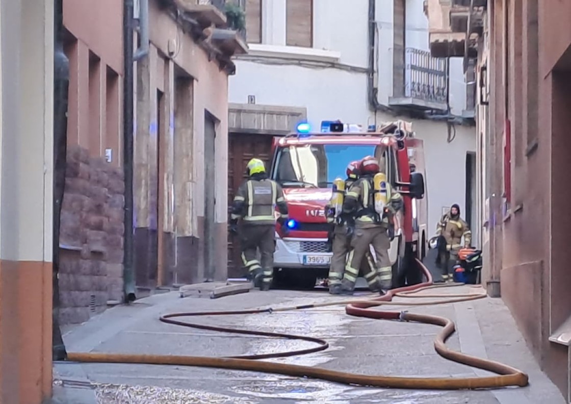 Fallece una mujer en el incendio declarado en su vivienda en el centro de Albalate del Arzobispo