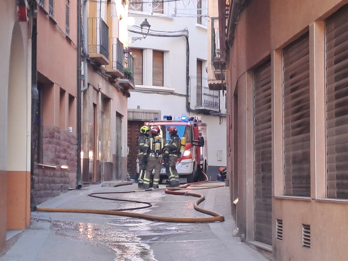 Fallece una mujer en Albalate por un intenso incendio declarado en su céntrica vivienda