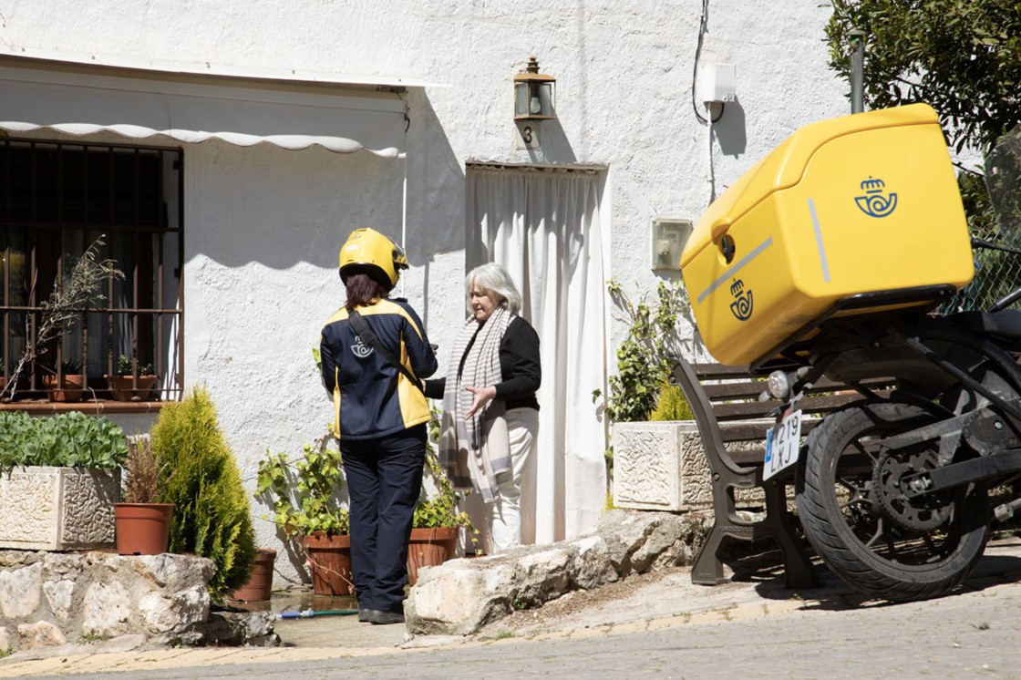 Correos facilitará la retirada e ingreso de dinero en efectivo a los clientes de Caja Rural de Teruel