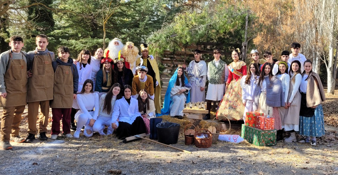 El colegio Las Viñas dedica su belén viviente a sus vecinos valencianos