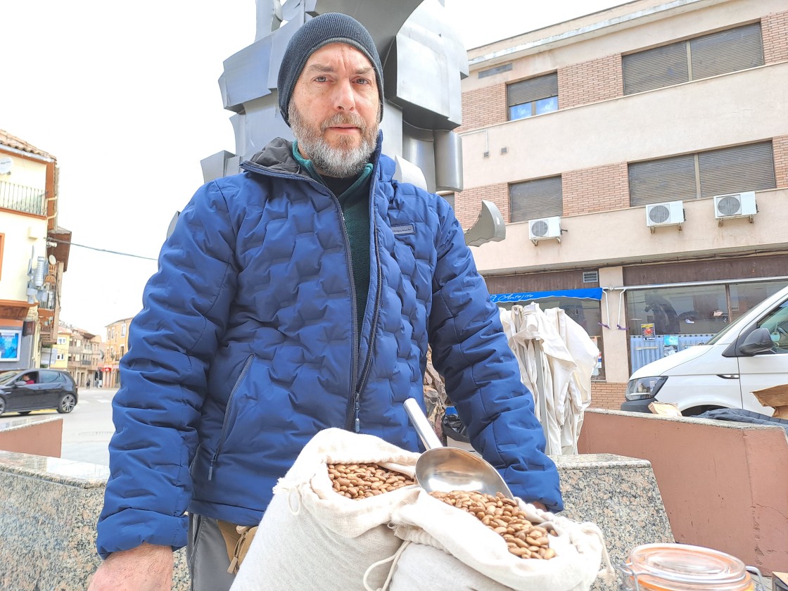 Julio Martínez, agricultor: “Si se conoce y se valora la judía autóctona de Crivillén, eso vale parte del tiempo que invierto”