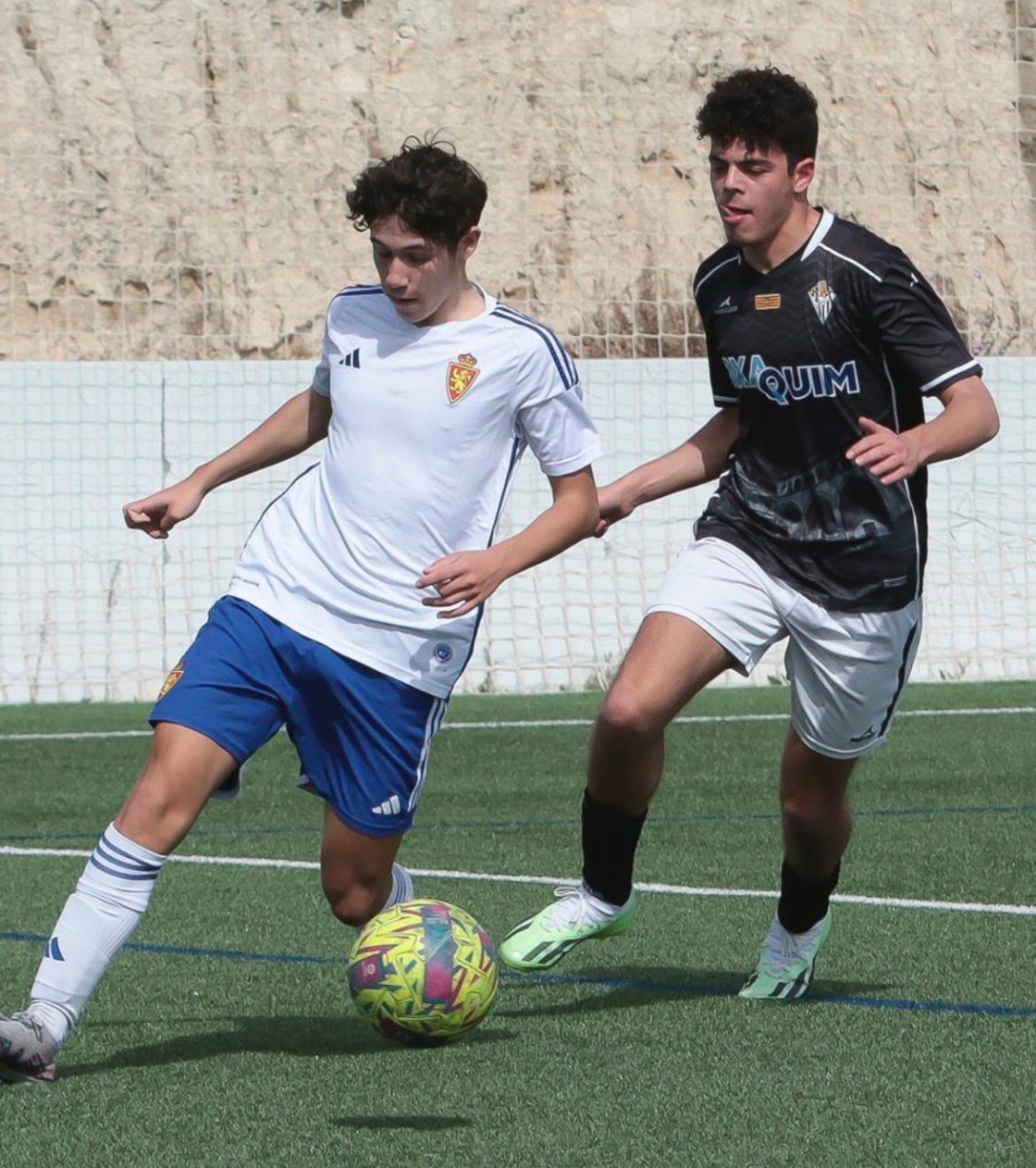 Los futbolistas alcañizanos Alonso Ibáñez y Alonso Pérez, con la selección de Aragón