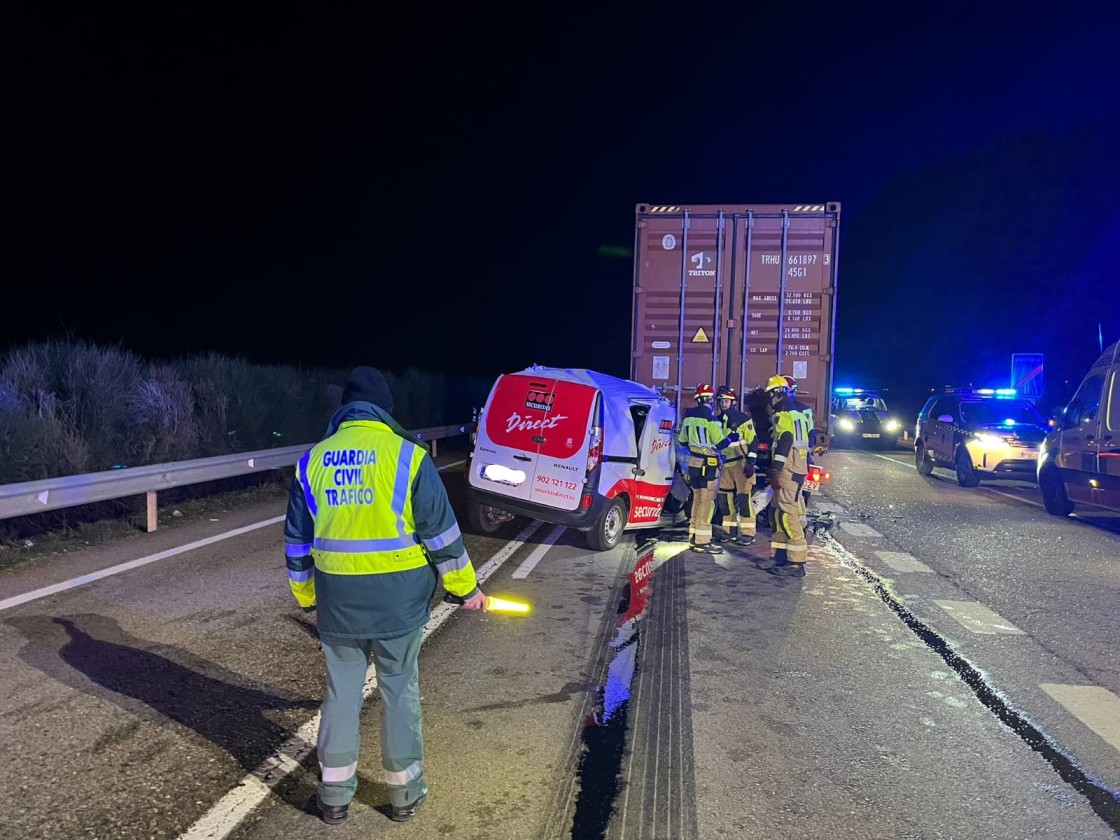 Muere el conductor de una furgoneta en un accidente en Santa Eulalia