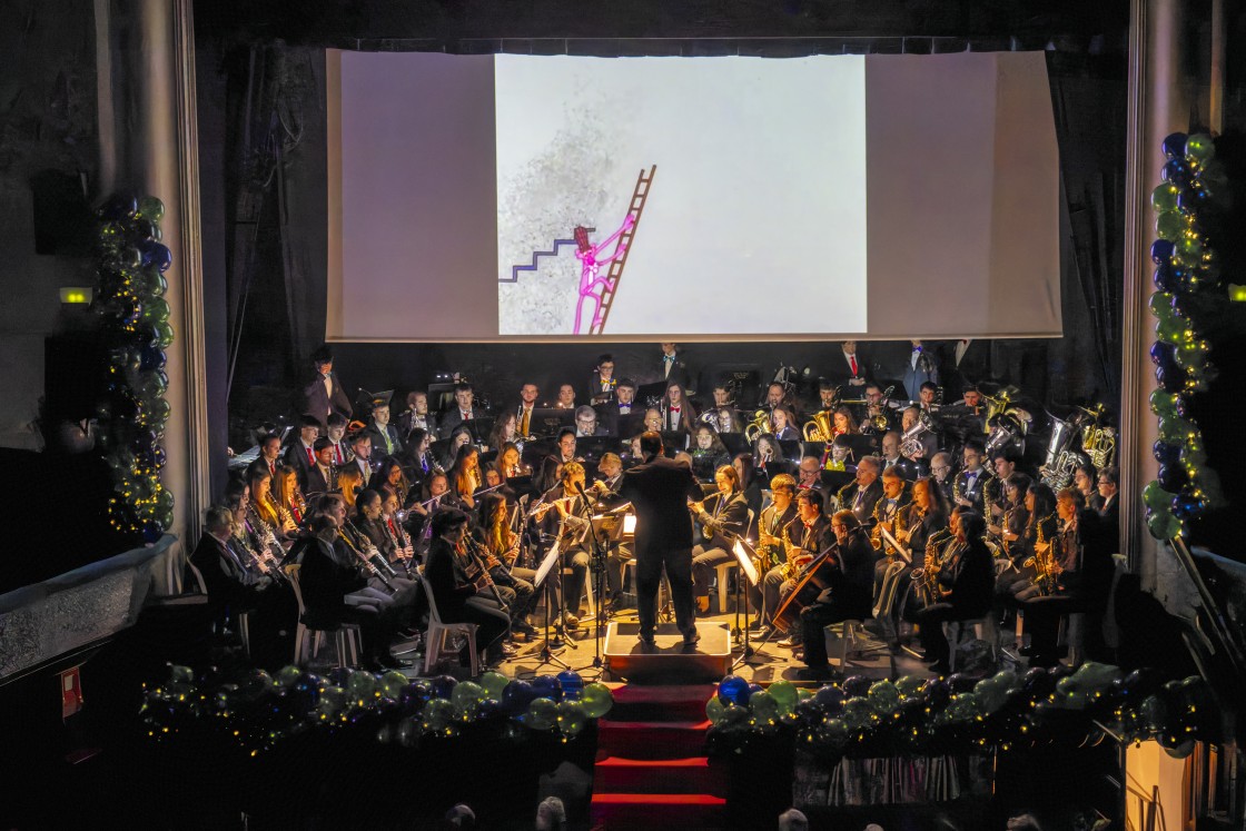 El concierto de Navidad no defraudó y la Banda Santa Cecilia elevó el nivel musical con su repertorio