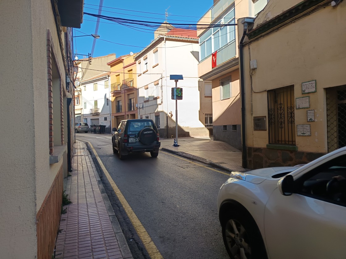 El Ayuntamiento de Teruel instala un radar pedagógico en la calle Fuentebuena para reducir la velocidad