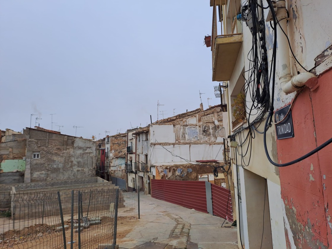 Alcañiz concluirá la reurbanización de la calle Trinidad antes del comienzo de verano