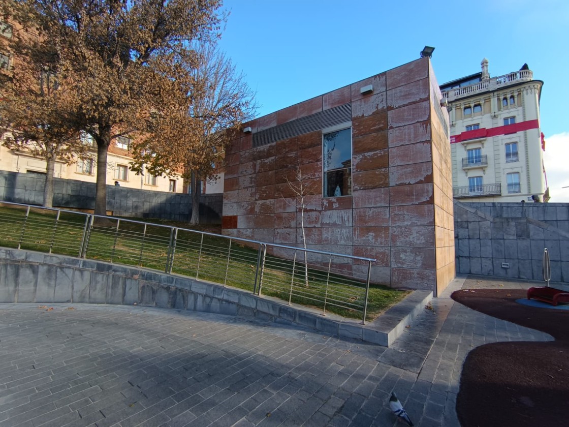 A licitación la adecuación de los cubos de madera de la Glorieta