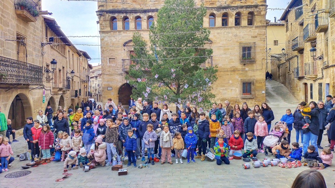 La Fresneda arrastra ‘calderons’ para reclamar a los Magos