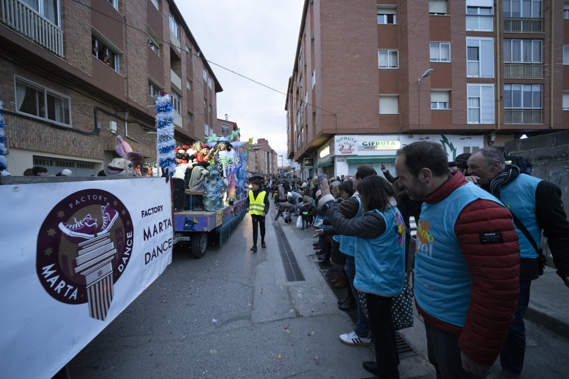 Primer tramo del recorrido en  silencio a petición de Autismo Teruel