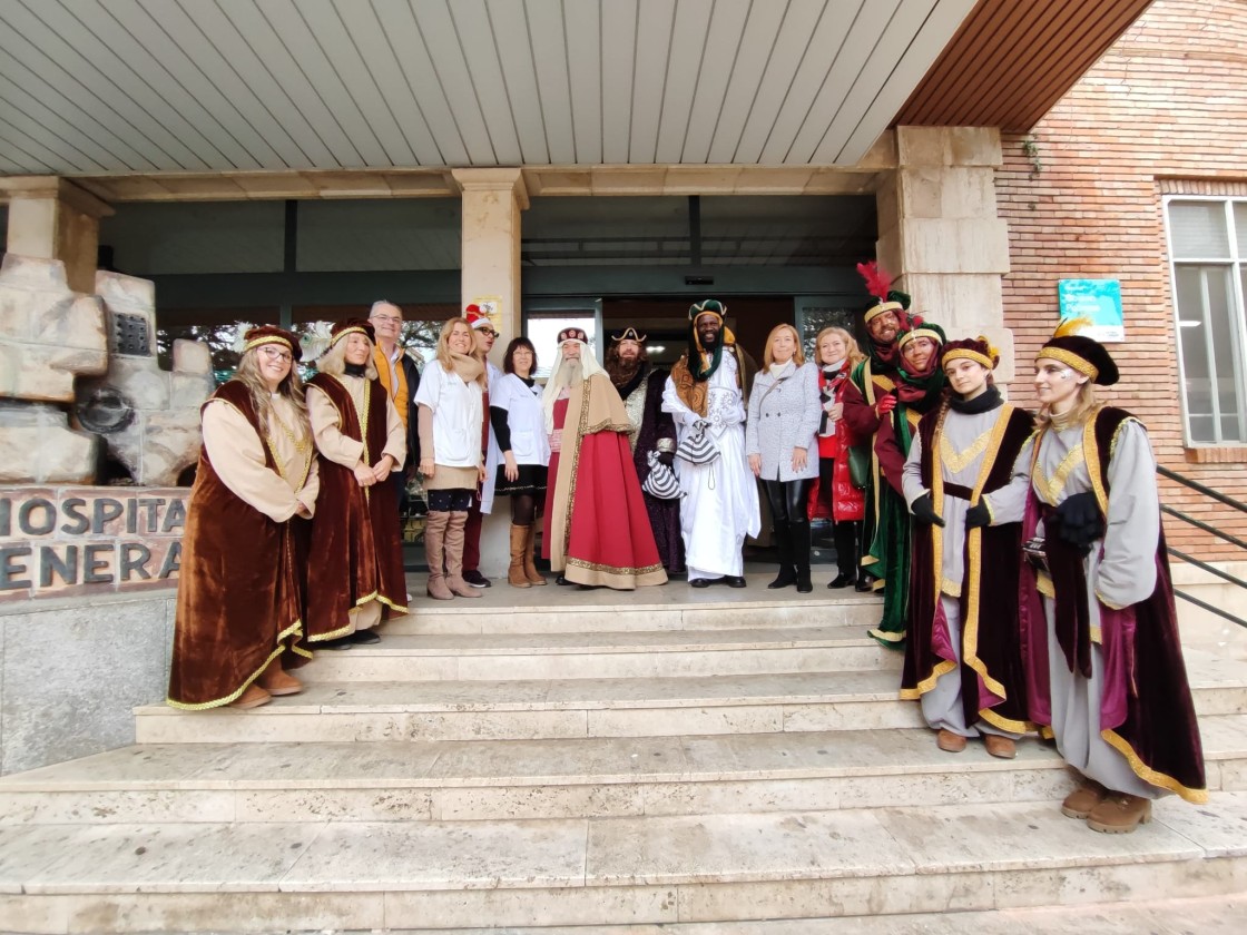 Los Reyes Magos visitan los centros asistenciales  y hospitalarios antes  de regresar a Oriente