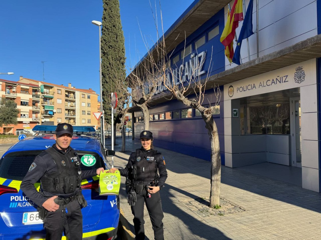 La Policía Local de Alcañiz realiza maniobras de reanimación con desfibriladores semiautomáticos en dos avisos