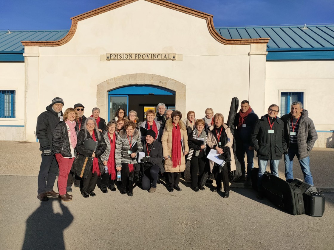 El alumnado de la Escuela de Adultos Hermanas Catalán de Ocón visita el centro penitenciario de Teruel