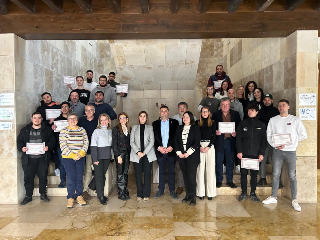 20 alumnos culminan con éxito el programa de mantenimiento de edificios en Alcañiz