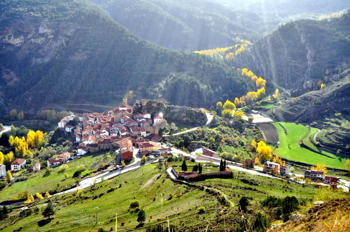 Linares y La Fresneda ven en su entrada Los Pueblos más Bonitos de España un aval para vivir del turismo