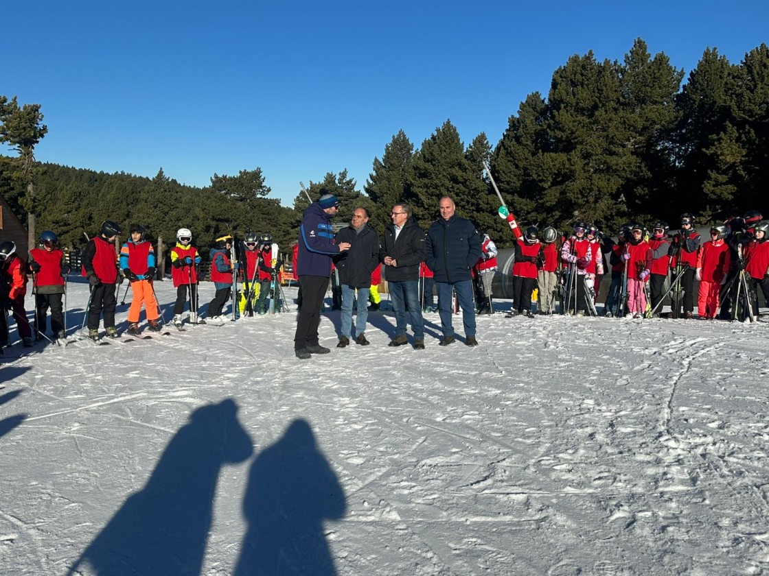 La campaña de esquí de la Diputación de Teruel acogerá a más de 1.000 escolares en esta temporada