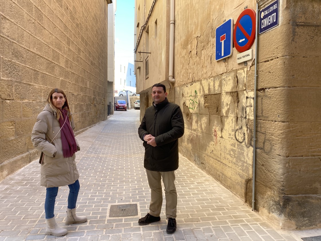 Finalizadas las obras de reurbanización de la calle de las Monjas en el Casco Histórico de Alcañiz