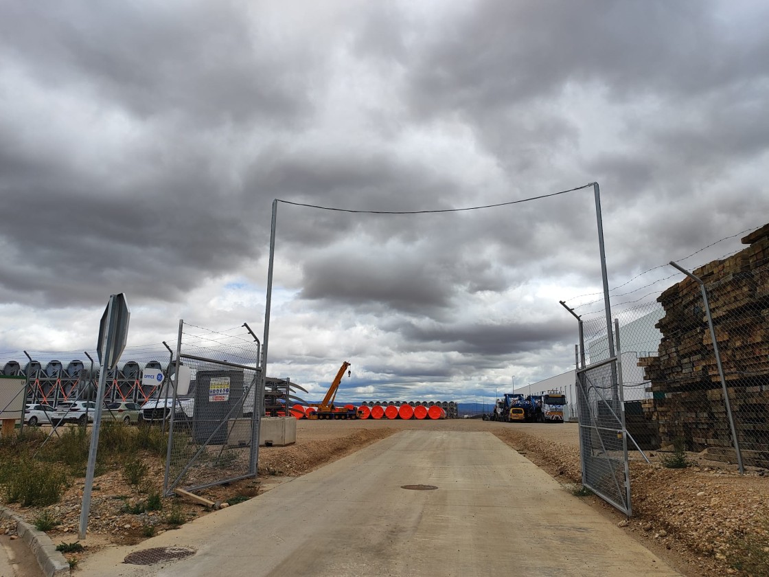 Paisajes de Teruel pide que la Fiscalía actúe de oficio por los aerogeneradores