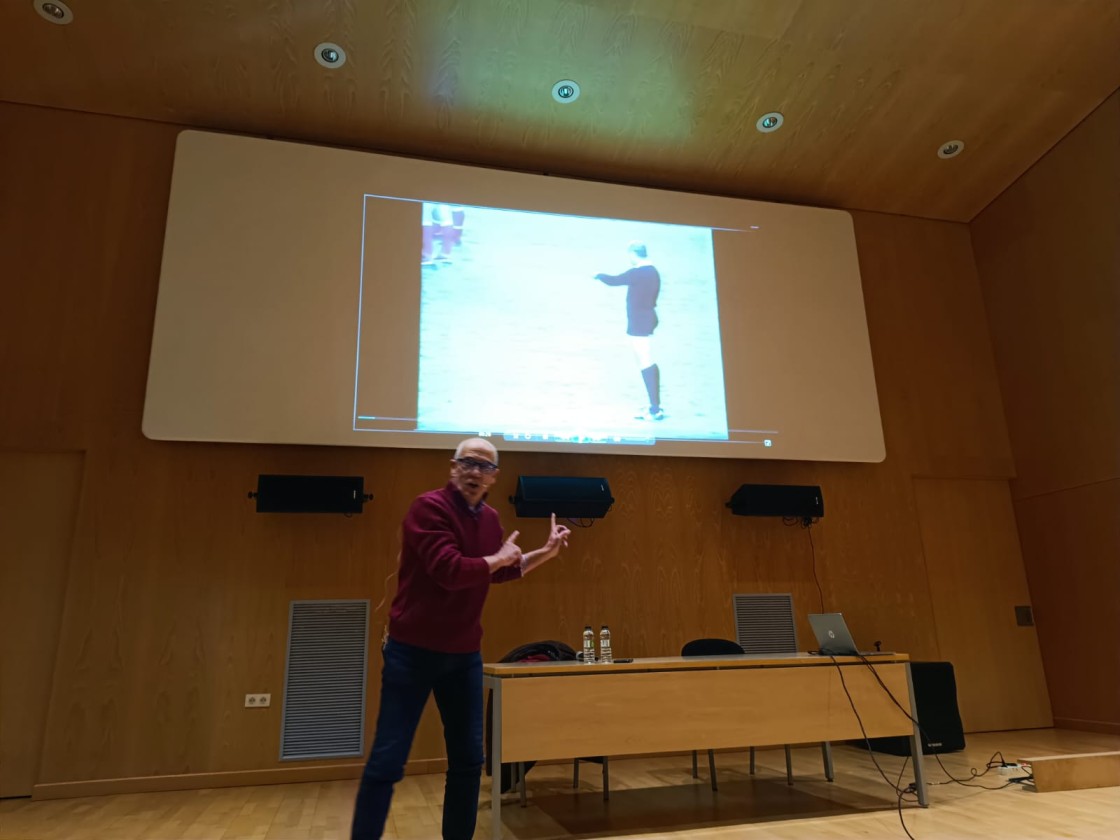 Juan Señor cierra en Alcañiz su ruta homenaje al 12-1