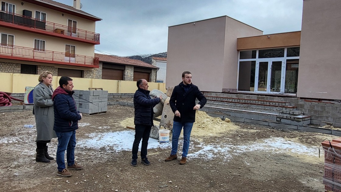 Albarracín habilita un aparcamiento para los centros educativos y la residencia de ancianos gracias al Plan de Obras y Servicios de la DPT