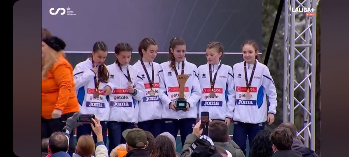 Carlota Gasión, la liebre que condujo a Aragón al bronce del Campeonato de España sub-16 de Cross