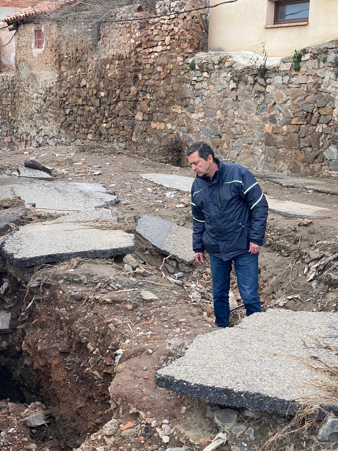 Montalbán ya ha derribado tres de las  once edificaciones afectadas por la dana