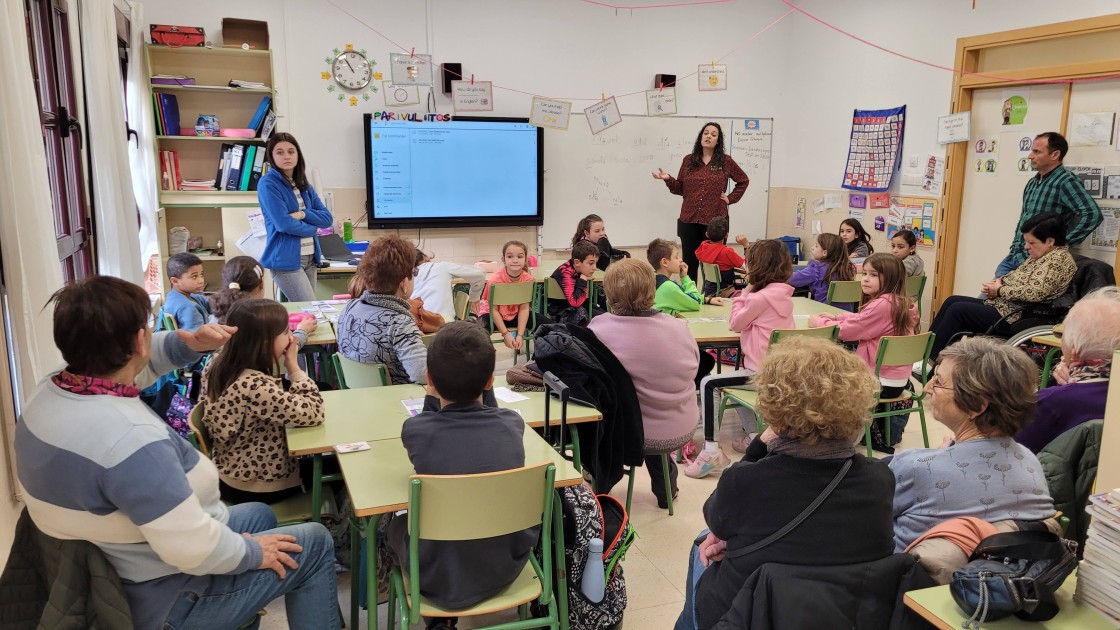 Alumnos de Primaria del colegio Palmireno se familiarizan con Afedaba