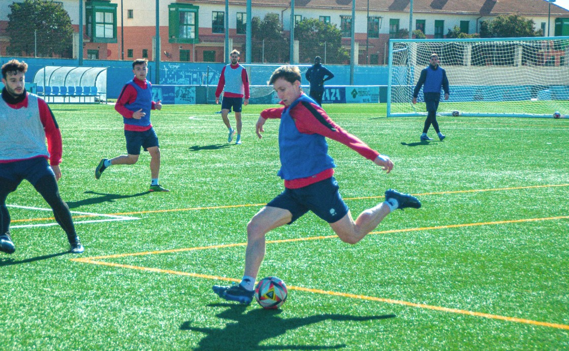 Unai Mendia: “Es un equipo tan bueno que tienes que hacer muchas cosas bien para ganar”