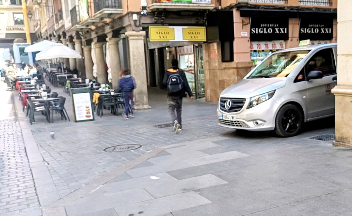 El Ayuntamiento y la asociación de taxis trabajan para modificar la ordenanza