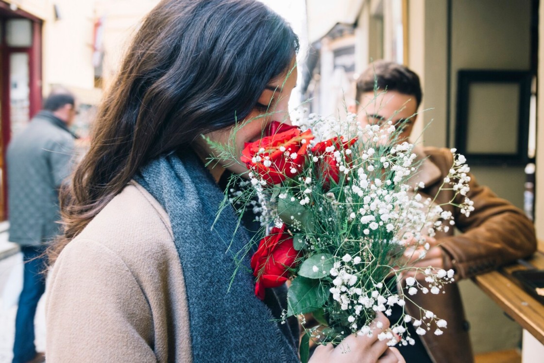 ¿Por qué se regalan rosas en San Valentín? Historia de esta tradición