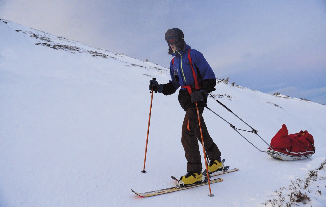 Aventura invernal en Javalambre: esquís, ventisca y una noche extrema en la cumbre