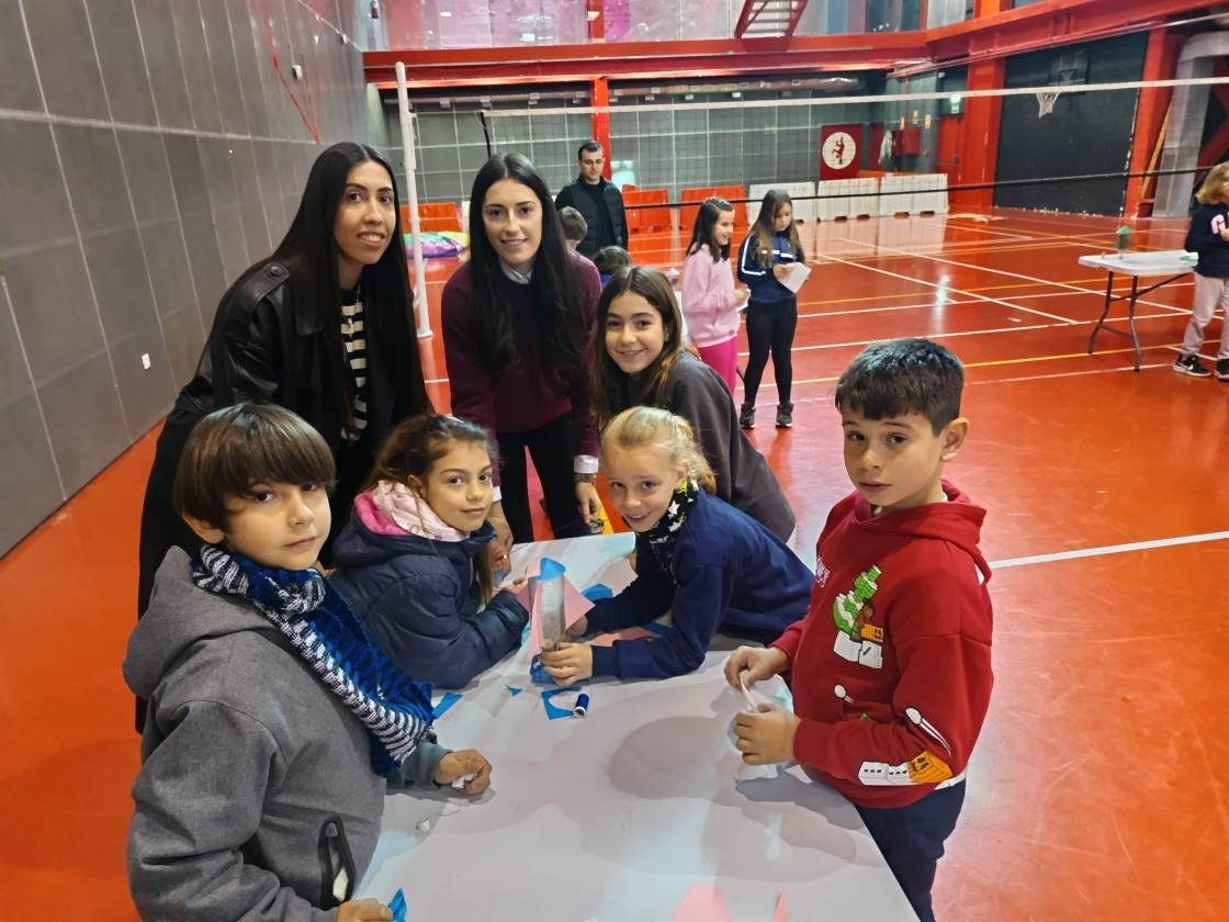 El Ayuntamiento de Teruel celebra el Día de la Mujer y la Niña en la Ciencia con el lanzamiento de un cohete construido por dos mujeres científicas con materiales reciclados