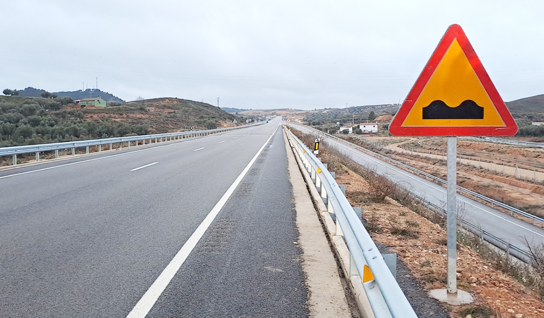 Carreteras insta  a la contratista de la variante de Alcorisa  a arreglar el blandón