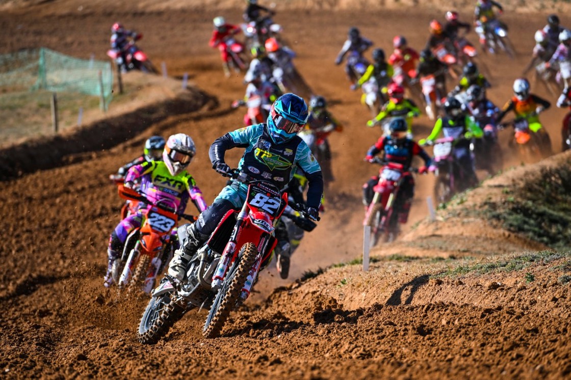 Los pilotos del Motocross regalan a la afición otro gran día de carreras en Motorland