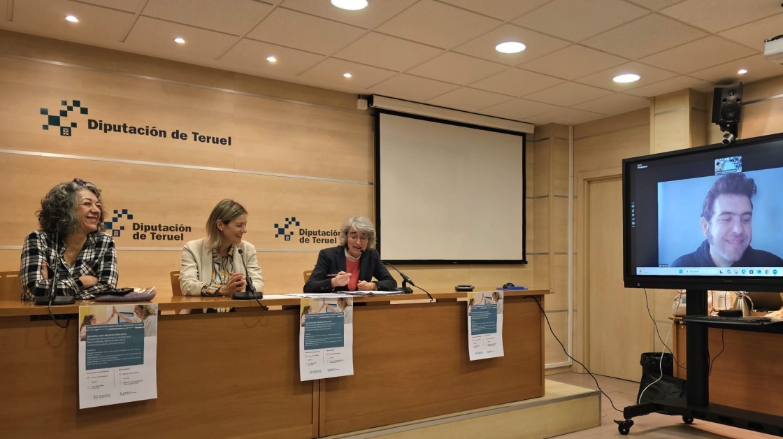 El poder terapéutico de la escritura, el cine y la música, a debate en las I Jornadas de Medicina Narrativa del IET