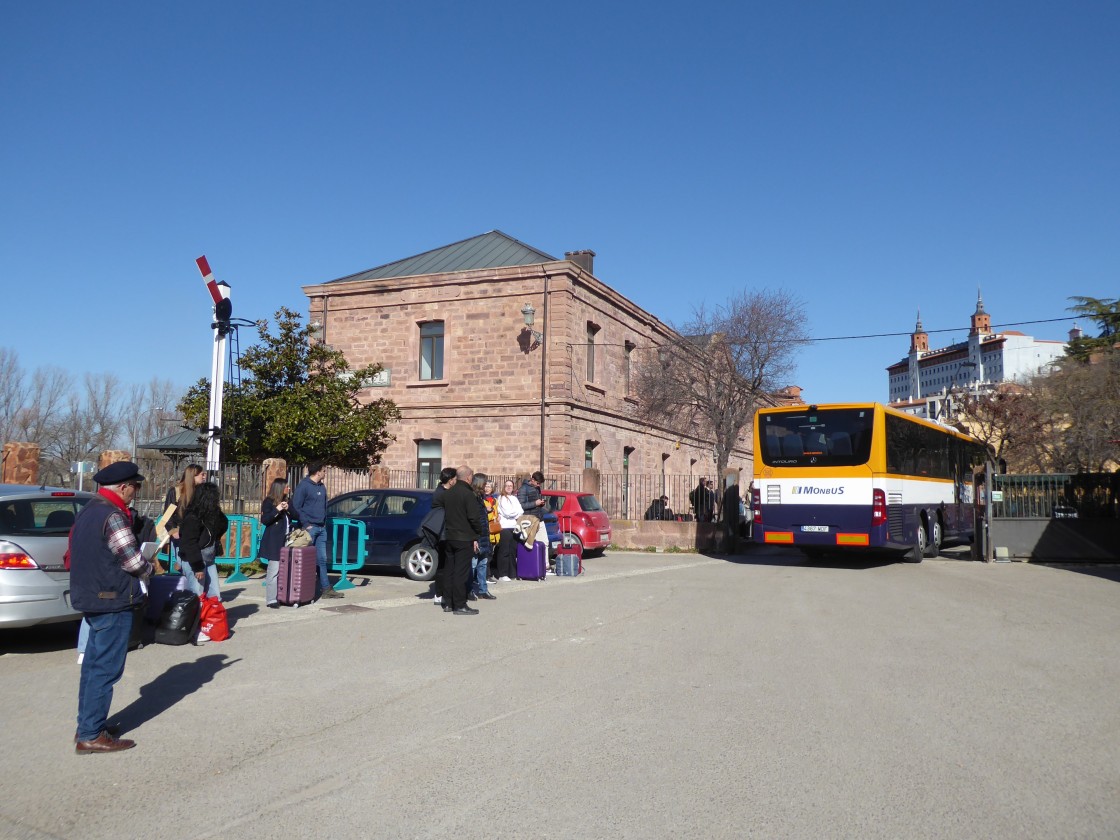 El efecto pánico llena los buses de Renfe entre Teruel y Zaragoza los viernes y domingos hasta abril