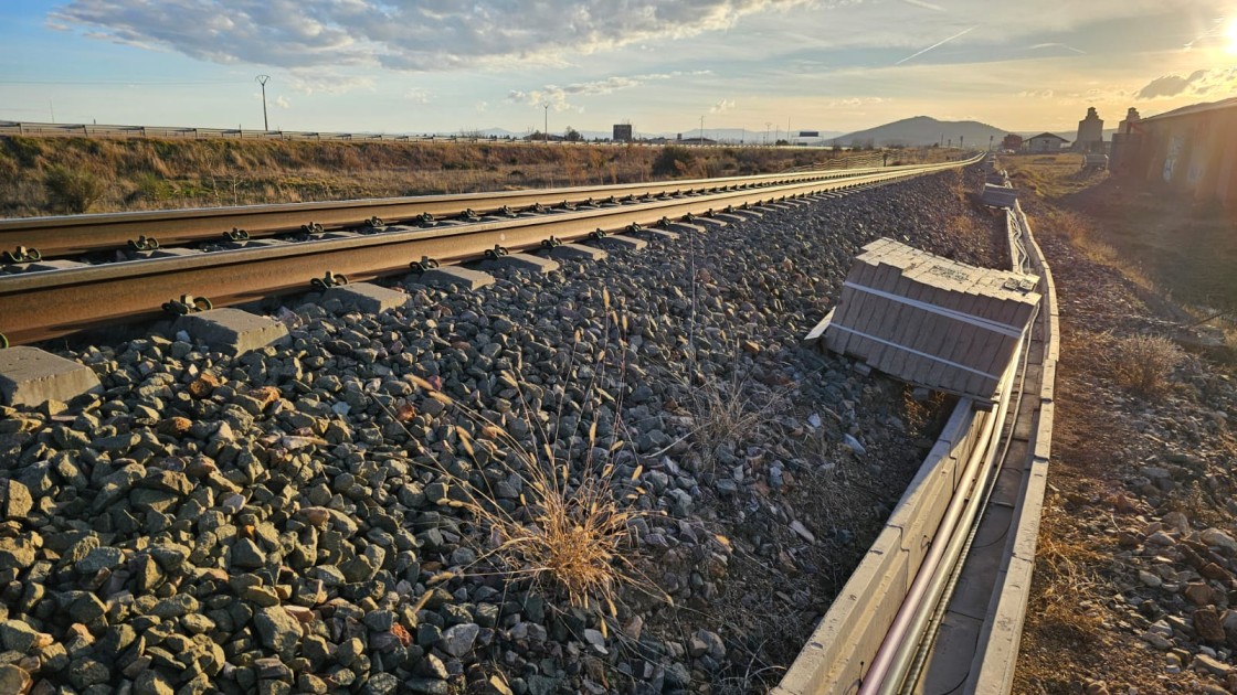 El movimiento ciudadano Teruel Existe valora el cierre de la vía Zaragoza-Teruel-Sagunto para su electrificación: “Tarde, mal y sin previsión de futuro”