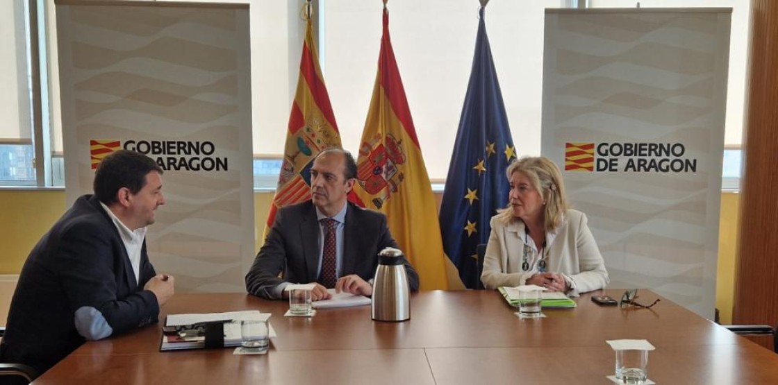 El Departamento de Sanidad y el Ayuntamiento de Alcañiz estudian cómo mejorar la dotación de UVI móvil