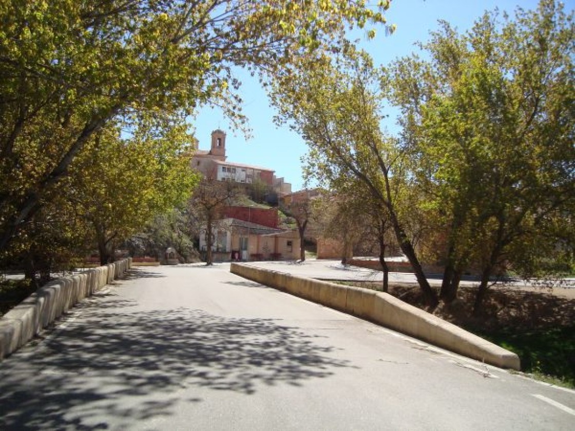 Las fisuras en el colegio de Foz Calanda hacen replantear el PGOU para su traslado