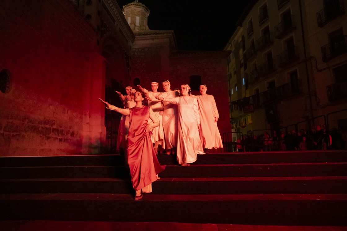 Las Bodas de Isabel de Segura arrancan con la escena 'Las mujeres deshabitadas' y la Procesión de las Ánimas