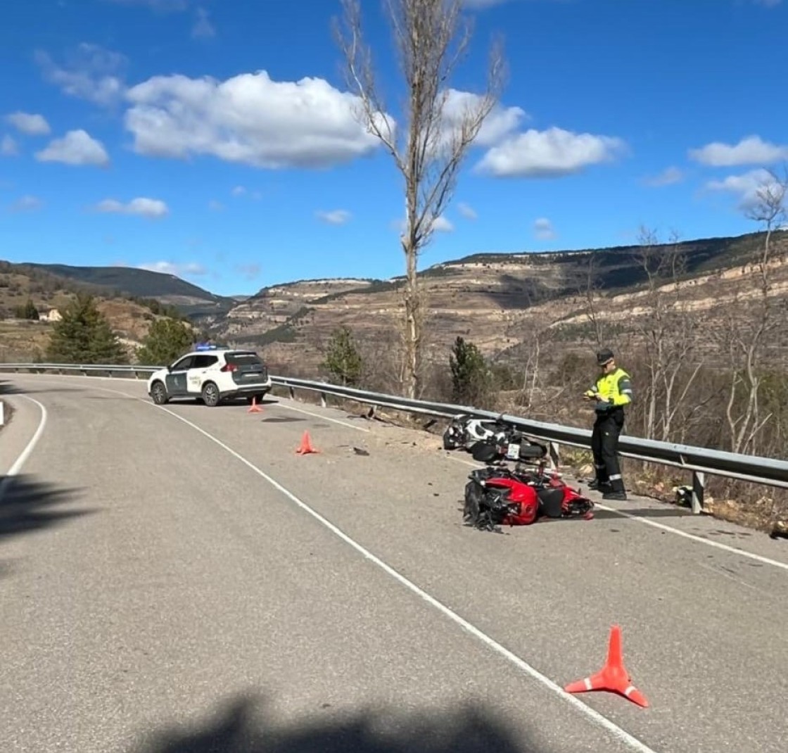 Dos heridos graves y uno leve en un accidente con tres motocicletas implicadas en Linares de Mora