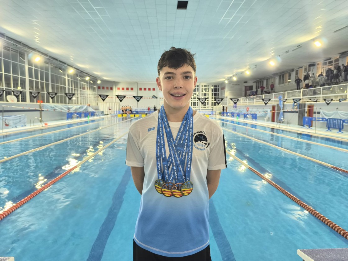 Carlos Méndez brilla en el Campeonato de natación de la Comunidad Valenciana