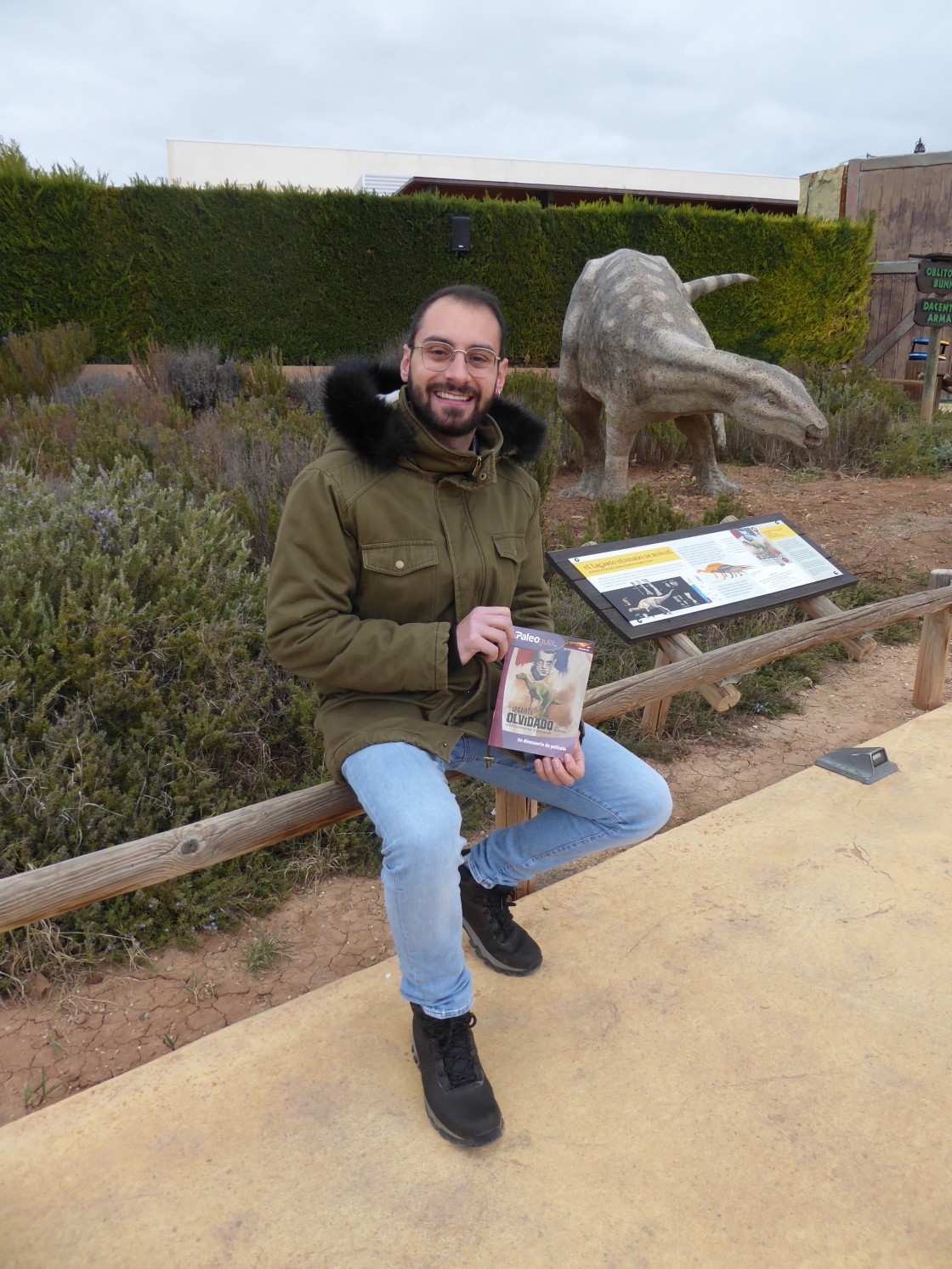 Sergio Sánchez Fenollosa, paleontólogo, coautor de la Paleoguía ‘un dinosaurio de película’: “La aspiración máxima de un investigador es que los fósiles excavados cobren vida”