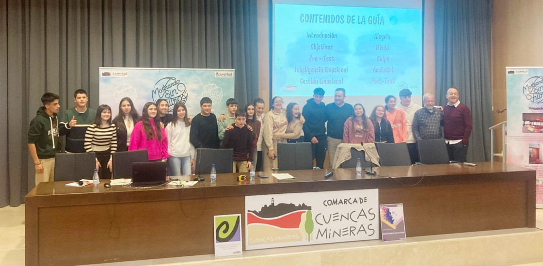 Una exposición multidisciplinar de la Comarca de Cuencas Mineras reúne la visión de 25 jóvenes de la salud mental