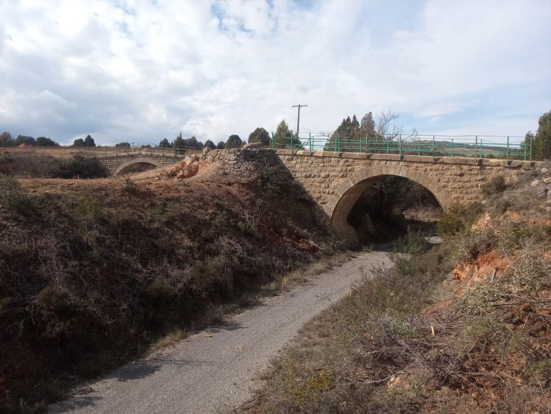 Adif se plantea derribar también puentes de la vía verde de Ojos Negros