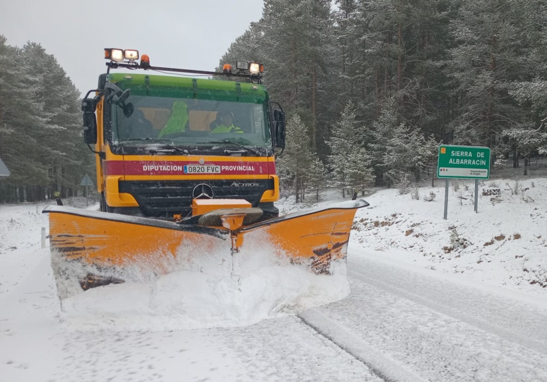 Reabierta al tráfico de camiones la nieve la A-1511 entre Santa Eulalia y Bronchales